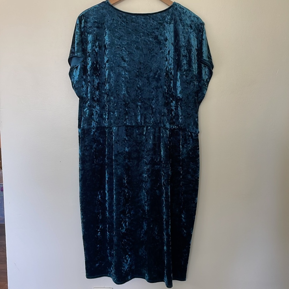 London Time | Crushed Velvet 18W Faux Wrap Tulip Skirt Short Sleeve Mini Dress - Picture 6 of 10